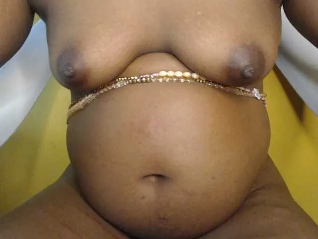 Sexylip broadcasting live