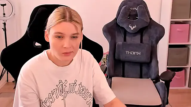 hotblonds's Thumb Image