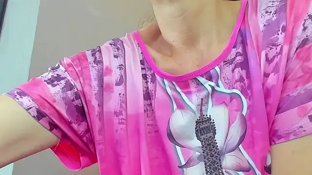 laurasofia45 broadcasting live