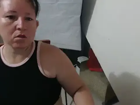 Yohis_Kiut25 broadcasting live